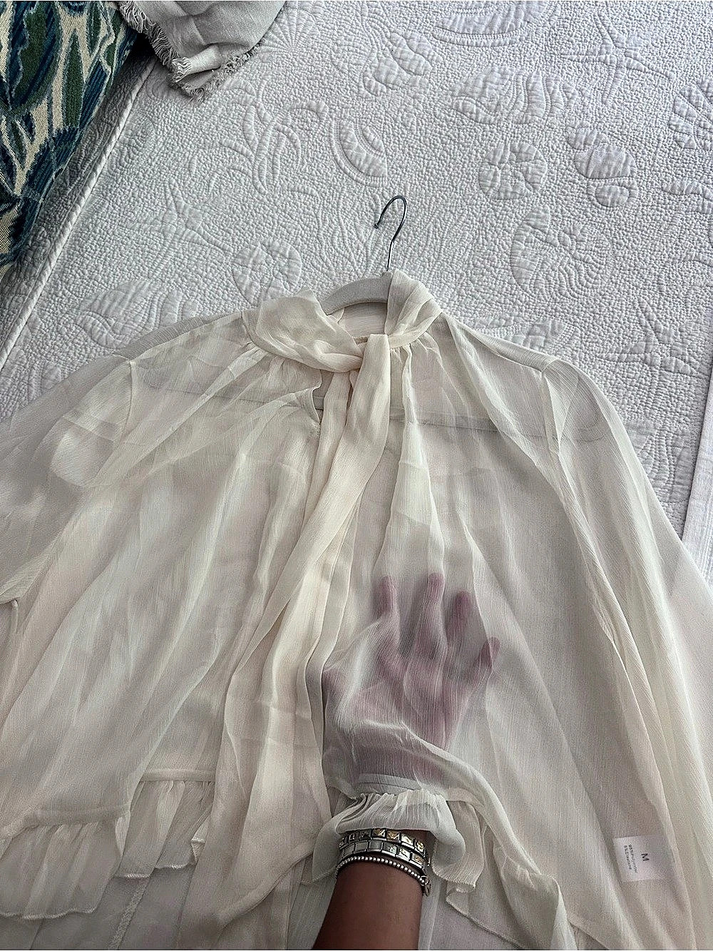 White Ruffle Blouse Like New - Picture 7 of 7